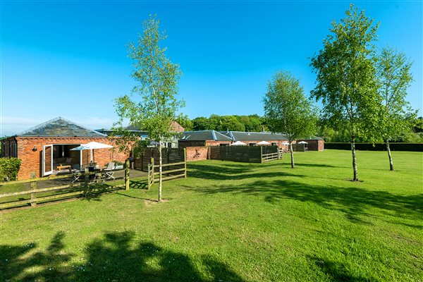 Swallow cottage garden and shared grounds at Cranmer